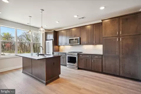 137 Warburton St, Alexandria, VA 22304