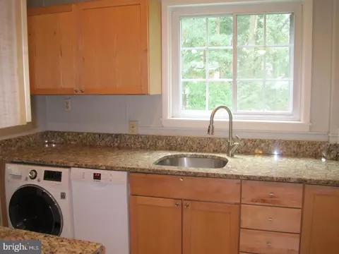 3220 Martha Custis Dr, Alexandria, VA 22302
