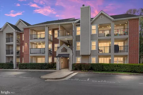 3310 Wyndham Cir #211, Alexandria, VA 22302