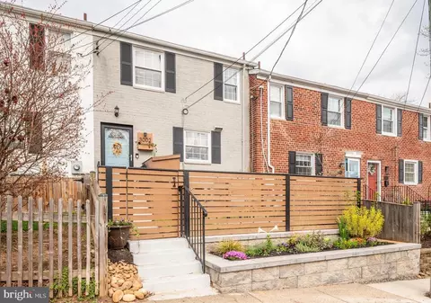 3002 Landover St, Alexandria, VA 22305