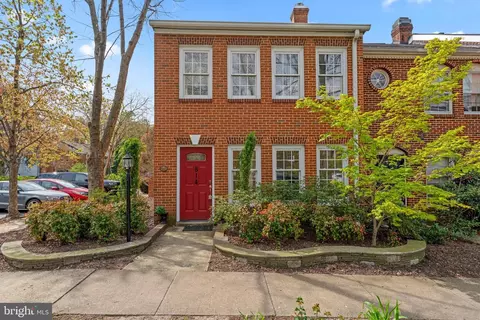 814 Wolfe St, Alexandria, VA 22314