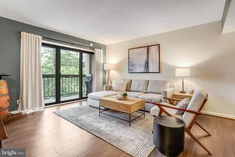 803 N Howard St #443, Alexandria, VA 22304