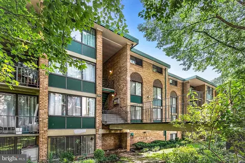 505 N Armistead St #202, Alexandria, VA 22312