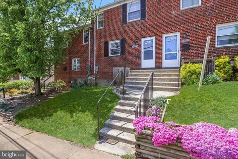 2916 Hickory St, Alexandria, VA 22305