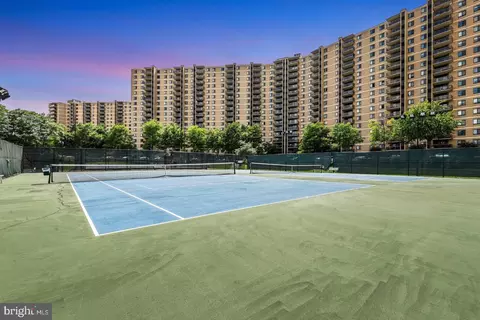 307 Yoakum Pkwy #1604, Alexandria, VA 22304