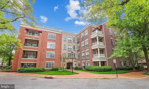 635 First St #104, Alexandria, VA 22314