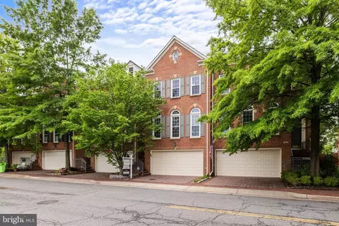 241 Somervelle St, Alexandria, VA 22304
