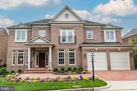 614 Kings Cloister Cir, Alexandria, VA 22302