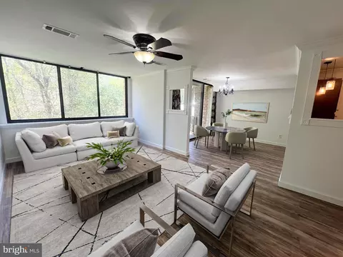 483 N Armistead St #102, Alexandria, VA 22312