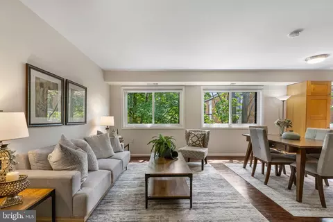 3330 S 28th St #401, Alexandria, VA 22302