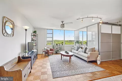 4600 Duke St #1217, Alexandria, VA 22304