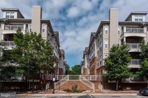 5116 Donovan Dr #401, Alexandria, VA 22304