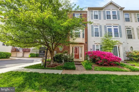 1012 Harrison Cir, Alexandria, VA 22304