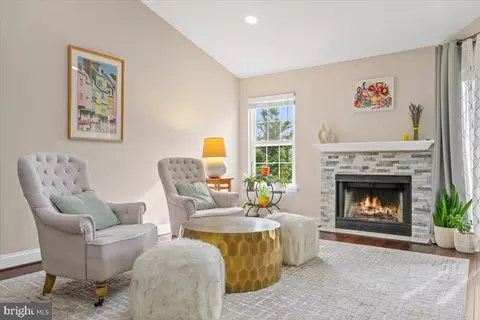 3313 Wyndham Cir #4216, Alexandria, VA 22302