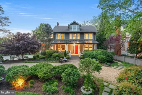 509 Lloyds Ln, Alexandria, VA 22302