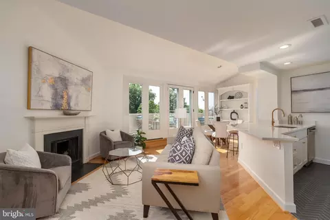 801 S Pitt St #420, Alexandria, VA 22314