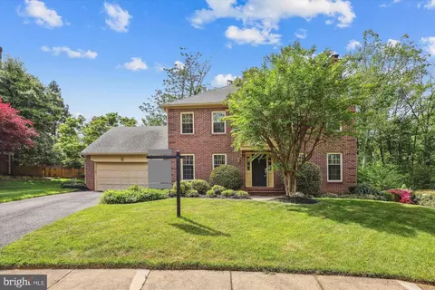 1606 Walleston Ct, Alexandria, VA 22302