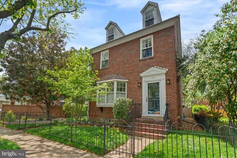 416 N Peyton St, Alexandria, VA 22314