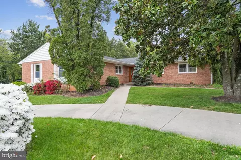 512 N Quaker Ln, Alexandria, VA 22304