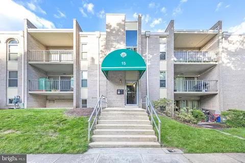 15 Canterbury Sq #101, Alexandria, VA 22304