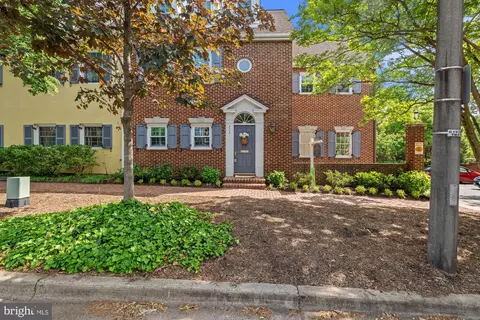 804 Wolfe St, Alexandria, VA 22314