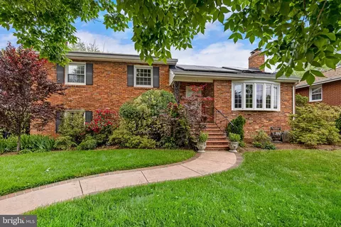 1410 Juliana Pl, Alexandria, VA 22304