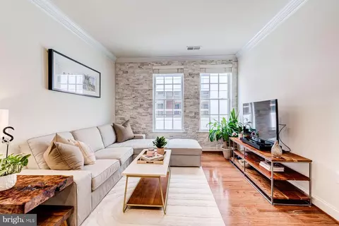 1023 N Royal St #303, Alexandria, VA 22314