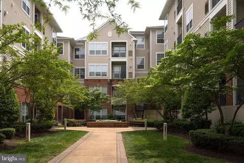 4862 Eisenhower Ave #371, Alexandria, VA 22304