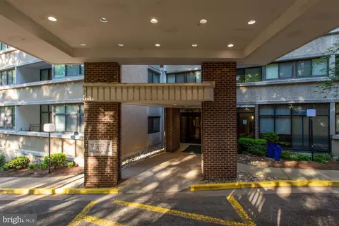 5911 Edsall Rd #1002, Alexandria, VA 22304