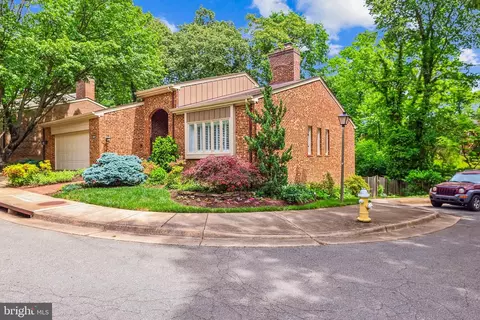 1701 Maple Hill Pl, Alexandria, VA 22302