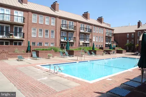 800 S Saint Asaph St #204, Alexandria, VA 22314