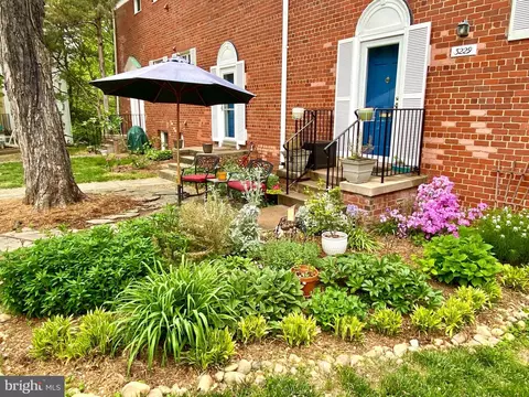 3229 Ravensworth Pl, Alexandria, VA 22302