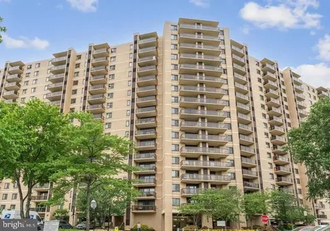 203 Yoakum Pkwy #1614, Alexandria, VA 22304