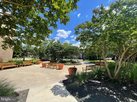 60 S Van Dorn St S #107, Alexandria, VA 22304