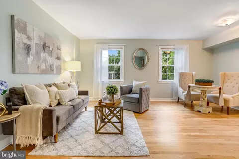 702 S Fayette St #11, Alexandria, VA 22314