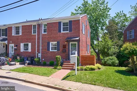 42 Kennedy St, Alexandria, VA 22305