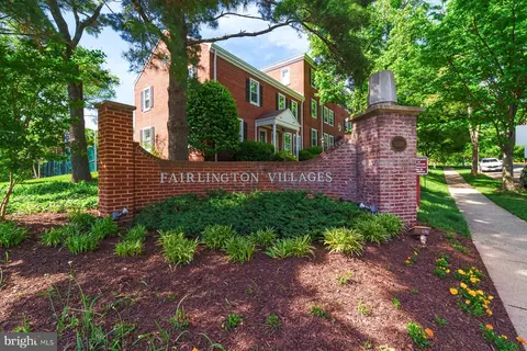 2910 S Dinwiddie St, Arlington, VA 22206