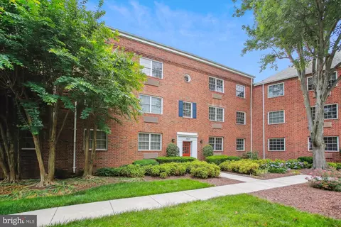 1608 W Abingdon Dr #202, Alexandria, VA 22314