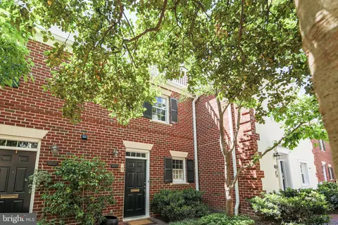1052 N Royal St, Alexandria, VA 22314