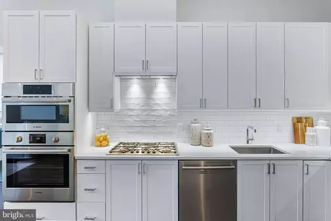 925 N Fairfax St #204, Alexandria, VA 22314