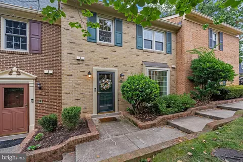 696 N Armistead St, Alexandria, VA 22312