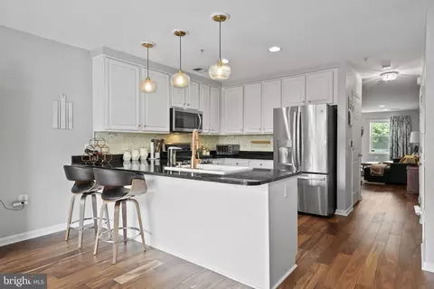 340 S West St, Alexandria, VA 22314