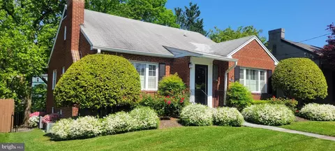 607 Upland Pl, Alexandria, VA 22301