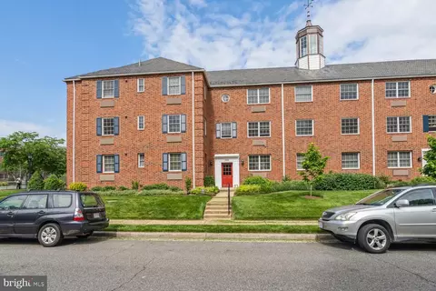 1636 W Abingdon Dr W #201, Alexandria, VA 22314