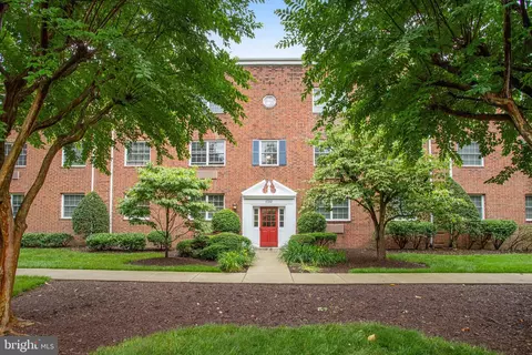 1722 W Abingdon Dr W #101, Alexandria, VA 22314