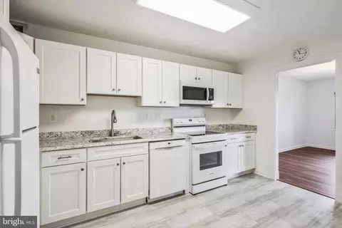 309 Yoakum Pkwy #1409, Alexandria, VA 22304