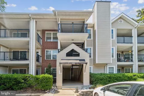 3303 Wyndham Cir #243, Alexandria, VA 22302
