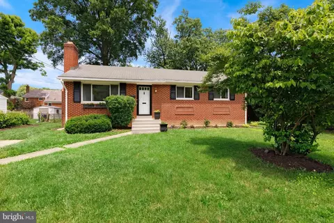 5347 Holmes Run Pkwy, Alexandria, VA 22304
