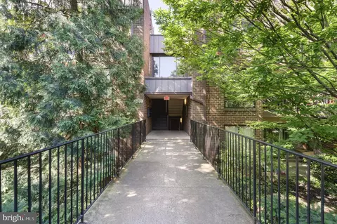 132 Roberts Ln #102, Alexandria, VA 22314
