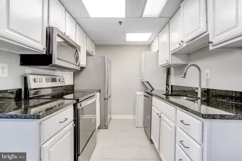 5911 Edsall Rd #813, Alexandria, VA 22304